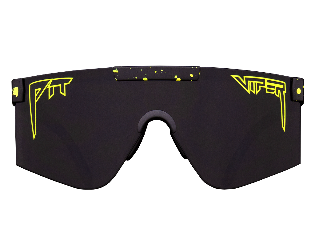 Lunettes de soleil noires Pit Viper Lunettes de soleil noires Pit Viper avec accents jaunes du logo et éclaboussures de peinture, représentées de face.