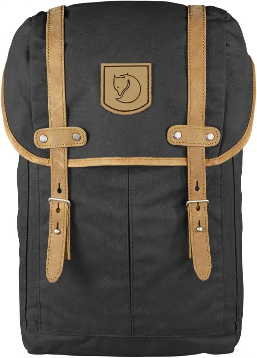 Dunkelgrauer Fjällräven Rucksack No. 21 Small mit hellbraunen Lederriemen und Logo-Patch in der Mitte.