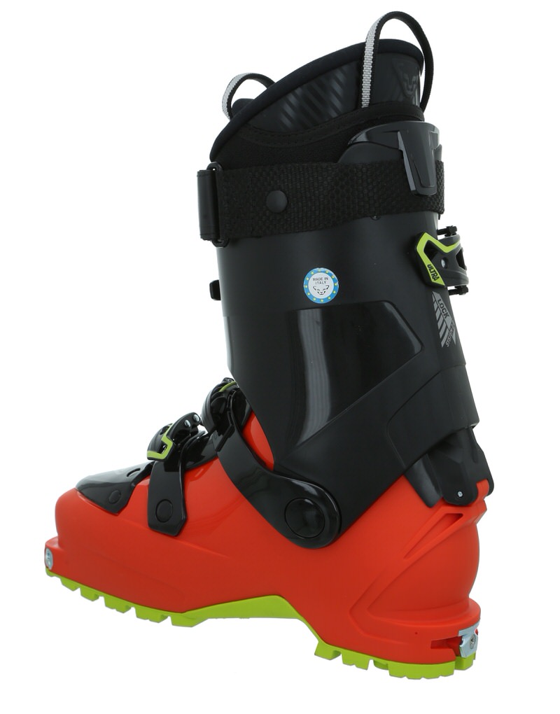 Roter Dynafit Seven Summits Tourenschuh mit schwarzem Schaft, seitliche Ansicht.