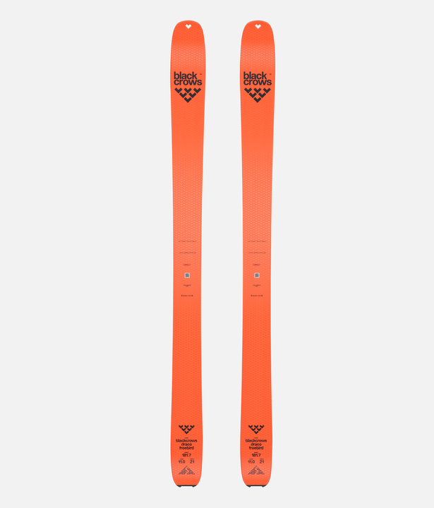 Deux skis de randonnée orange Black Crows Draco Freebird, vue de face, logo en haut et détails des skis en bas.