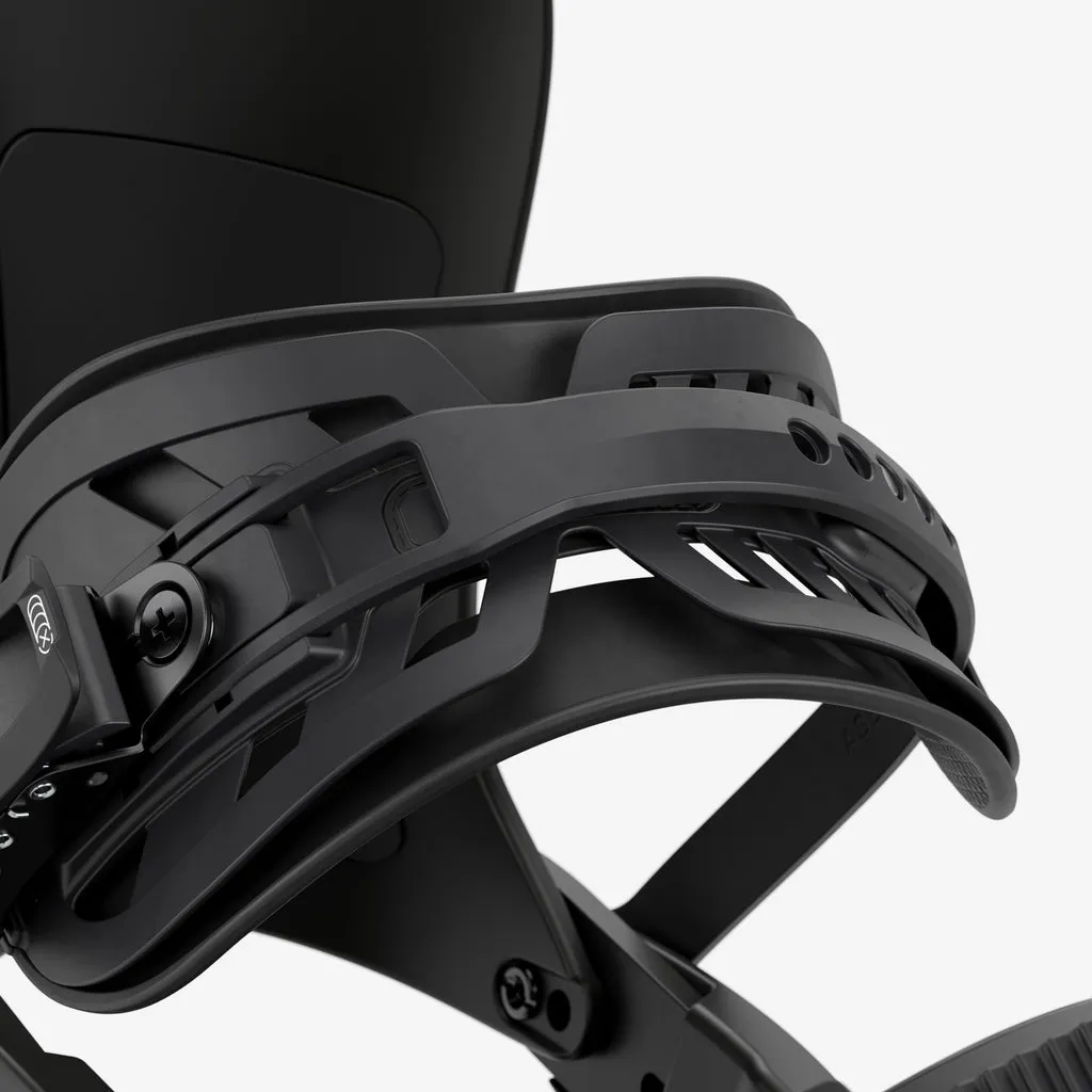Detailansicht der Union Atlas Pro Metallic Black Snowboard-Bindung, die Stabilität und Kraft vereint.
