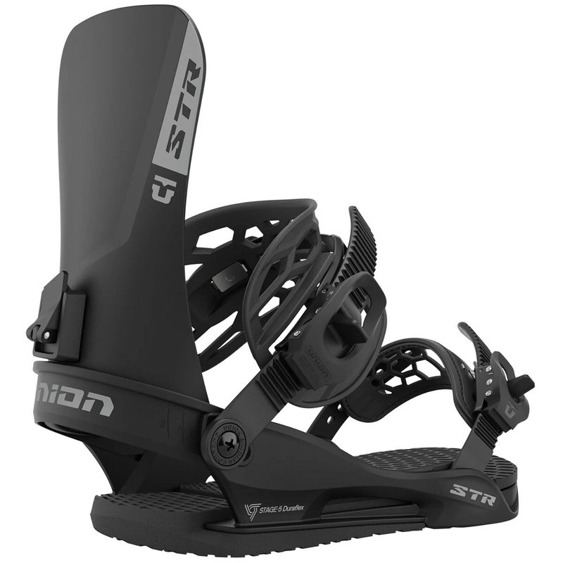Fixation de snowboard noire Fixation de snowboard noire Union STR vue de trois quarts, focus sur le highback, les sangles de cheville et d'orteil.