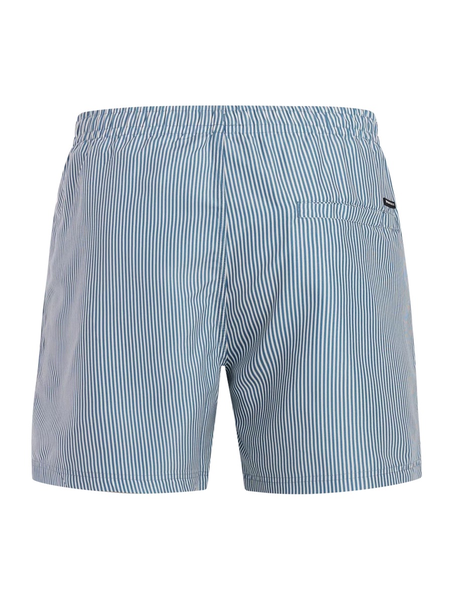 Badehose von hinten mit blauen und weißen vertikalen Streifen und elastischem Bund.