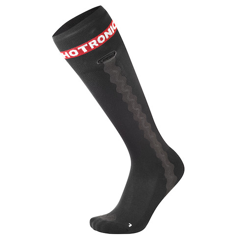 Eine schwarze Heat Sock "Surround Race" mit rotem Logo-Schriftzug am Bund, seitlich wellenförmigem Muster und Öffnung für Akku.