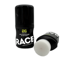 GigaGlide Race 50ml Flasche Schwarze 50ml Flasche GigaGlide Race mit Schwamm-Applikator, liegend und stehend.