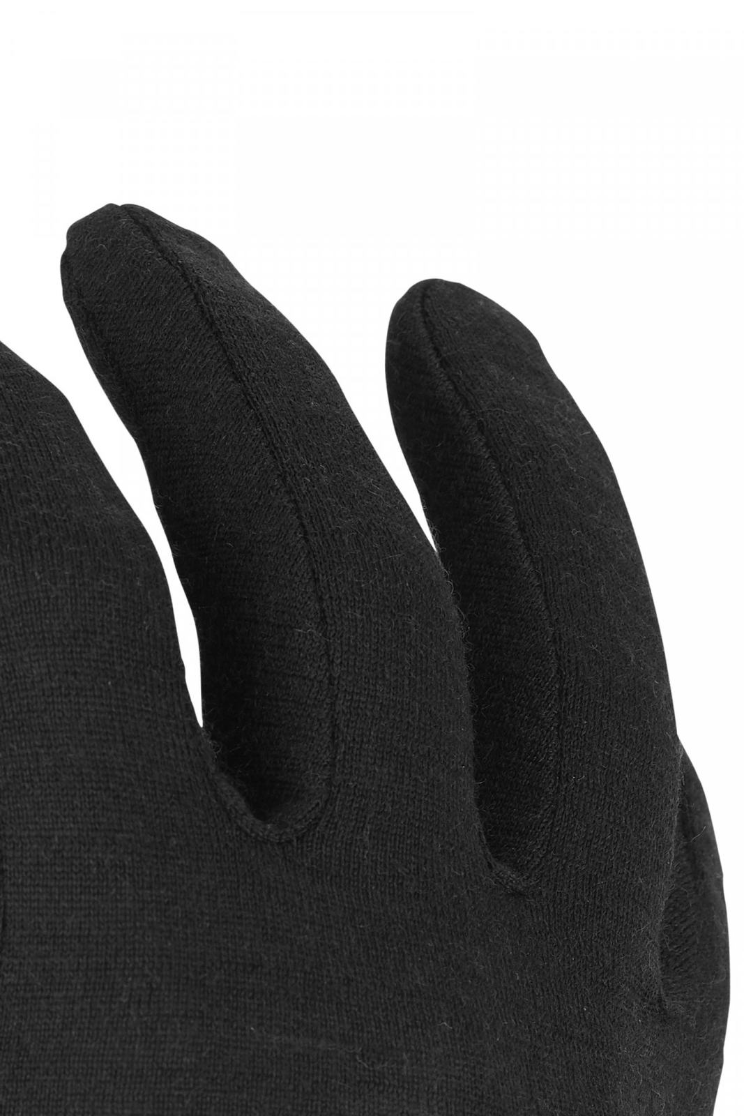 Detailaufnahme der schwarzen Ortovox Merino 145 Ultra Handschuhe. Fokus auf die Finger, Textur der Merinowolle sichtbar.