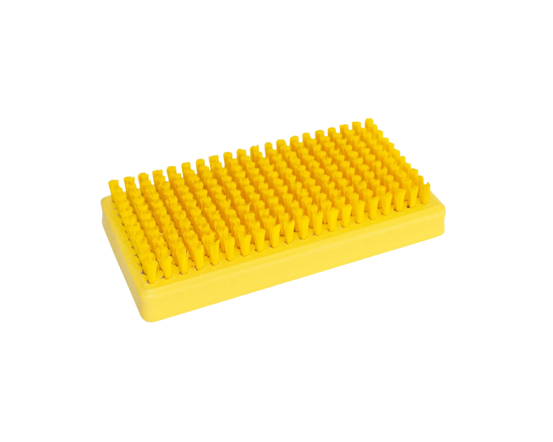Brosse à polir jaune avec des rangées de poils denses, vue de dessus en biais sur fond blanc.