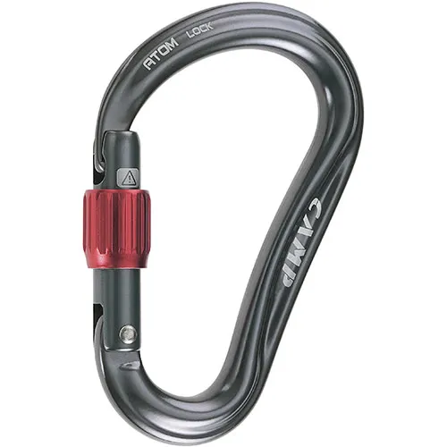 Grauer CAMP Atom Lock Karabiner mit roter Schraubsicherung, Nahaufnahme.